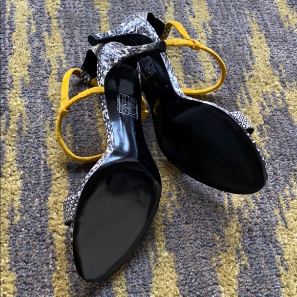 SANDRO PARIS ANKLE STRAP HEEL SANDALS NEW! - Picture 2 of 3